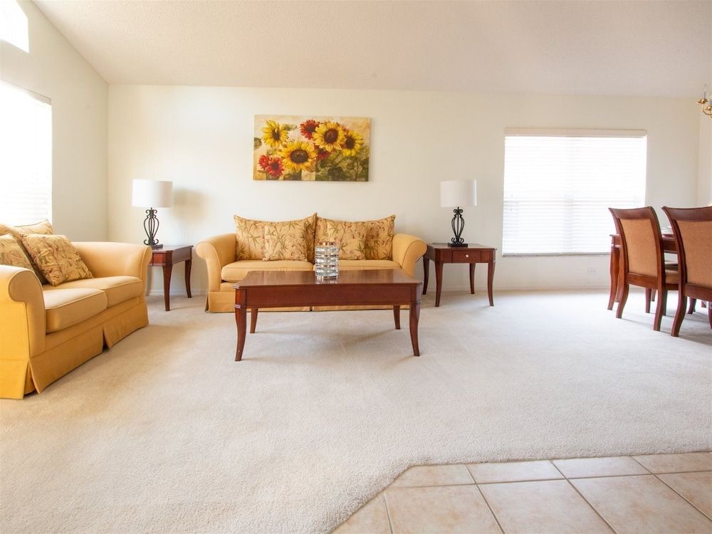 4 Bed and 3 Bath in Perfect Location With Pool by Florida Dream Home House (4 Bed and 3 Bath in Perfect Location ) 13