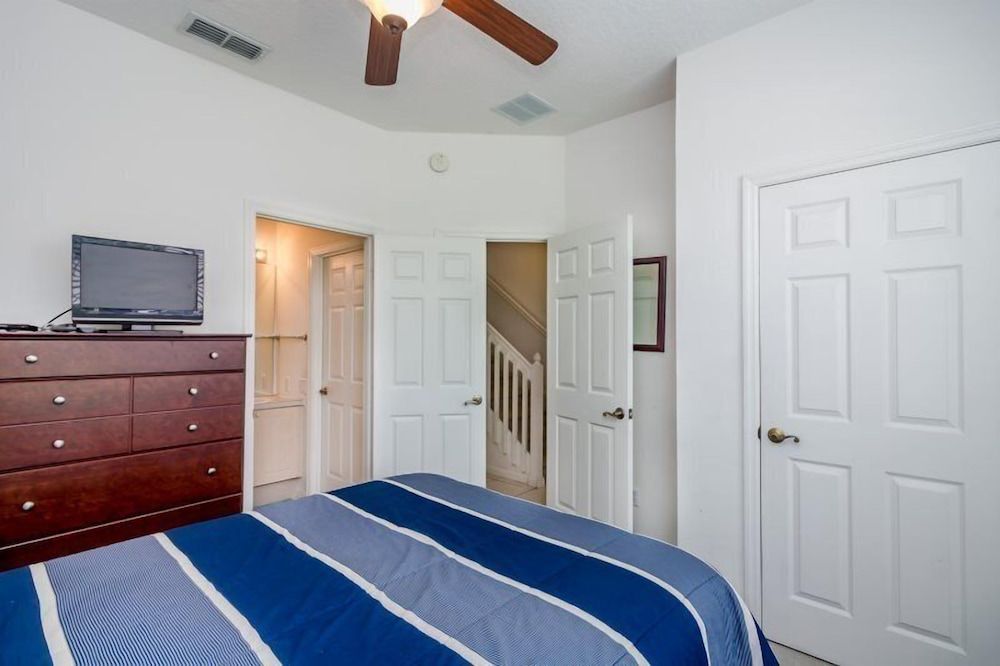 Windsor_palms_2323n House