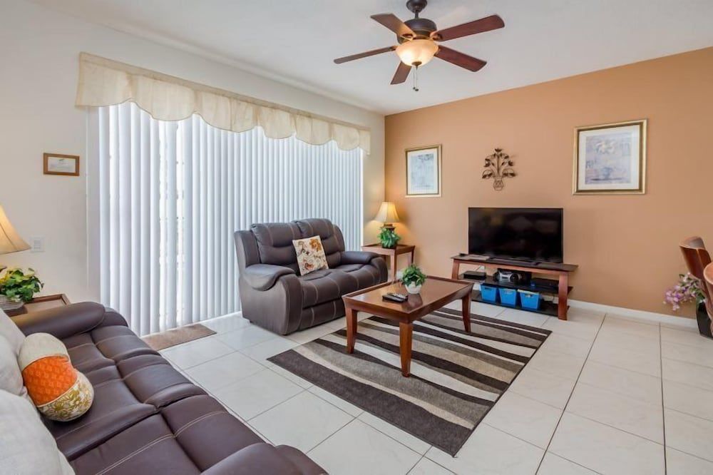 undefined Windsor_palms_2323n 10