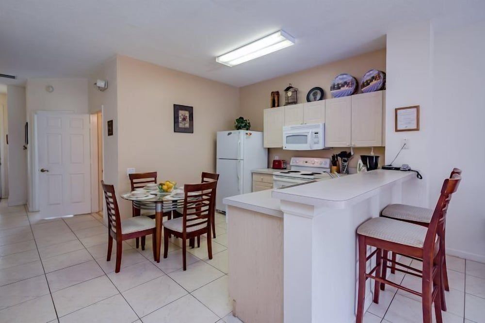 undefined Windsor_palms_2323n 3