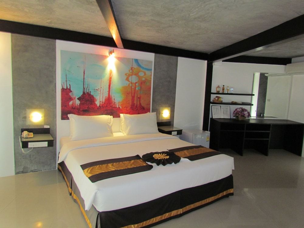 undefined The Front Hotel and Apartment 4
