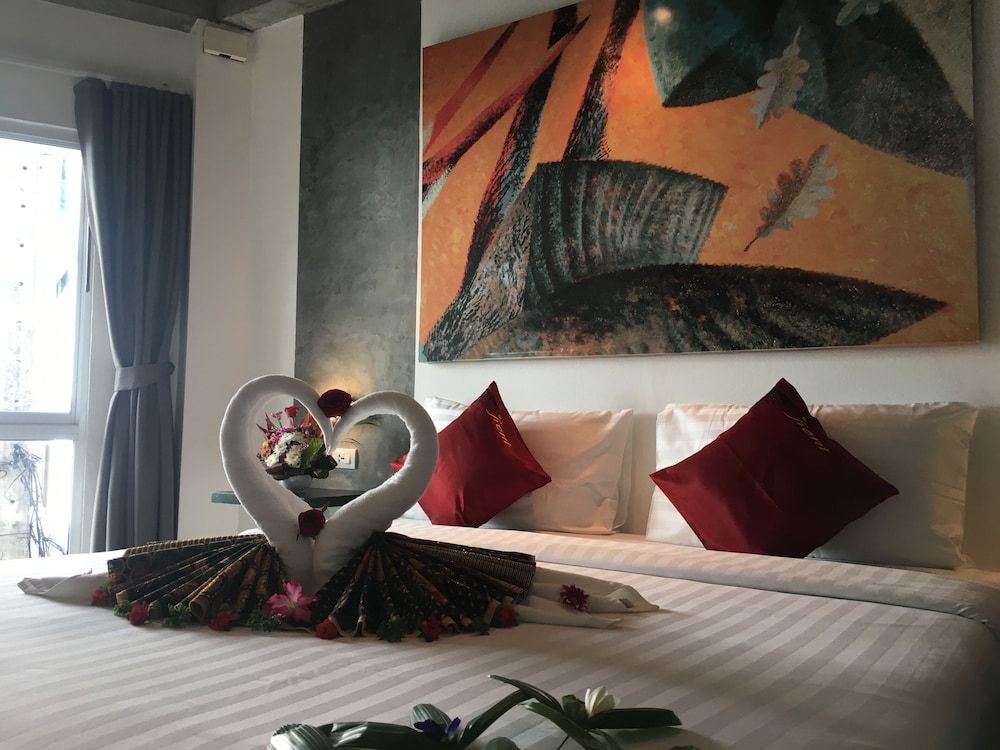 undefined The Front Hotel and Apartment 3