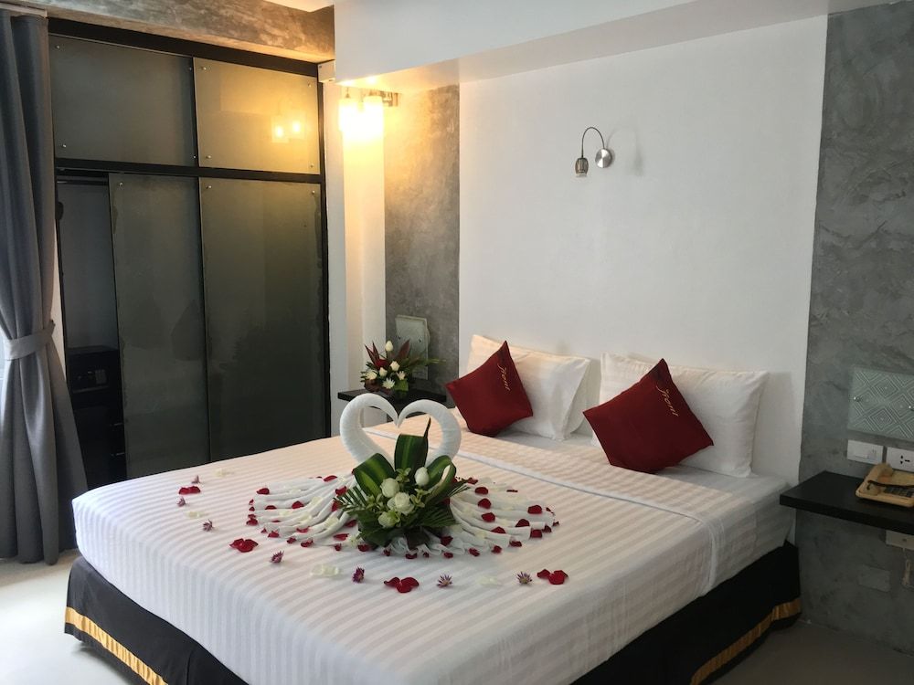 The Front Hotel and Apartment Standard Studio, 1 King Bed, City View 4