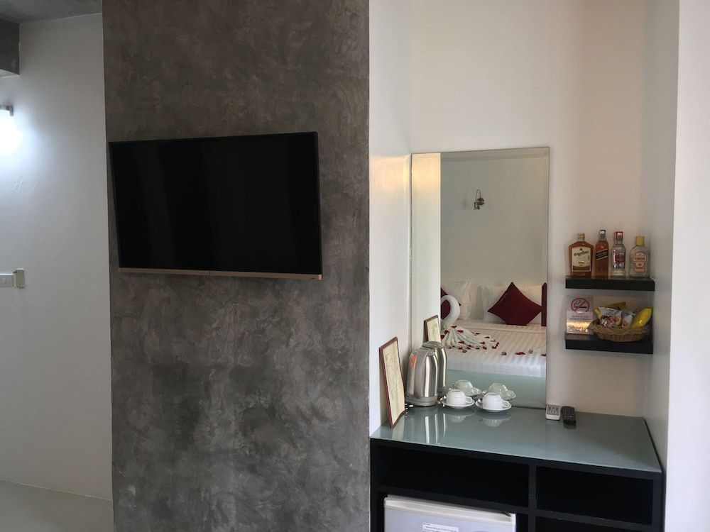 The Front Hotel and Apartment Standard Studio, 1 King Bed, City View 32