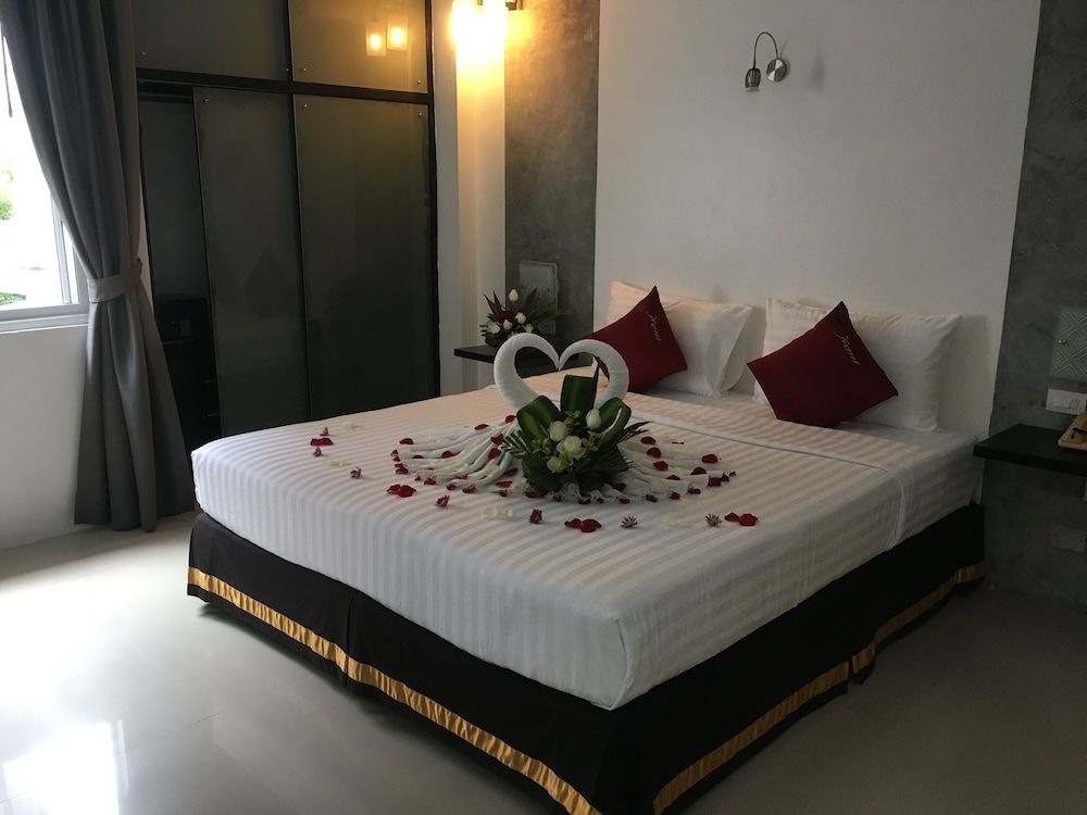 The Front Hotel and Apartment Standard Studio, 1 King Bed, City View 6
