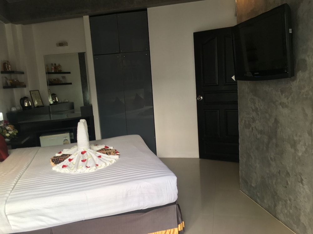 The Front Hotel and Apartment Standard Studio, 1 King Bed, City View 16