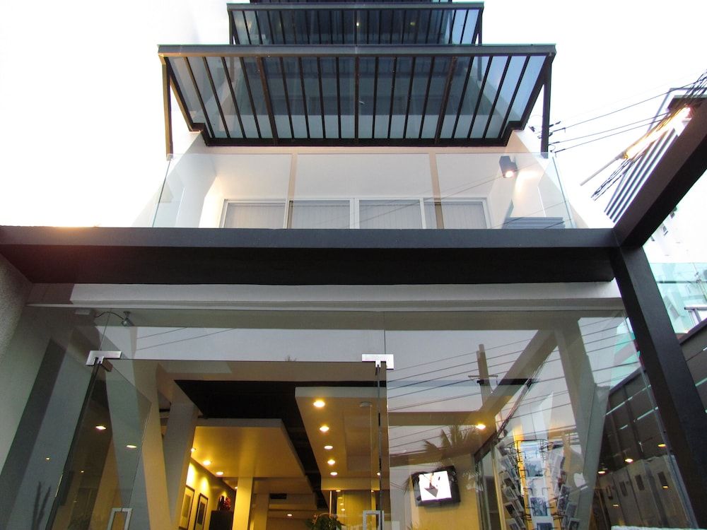 undefined The Front Hotel and Apartment 5