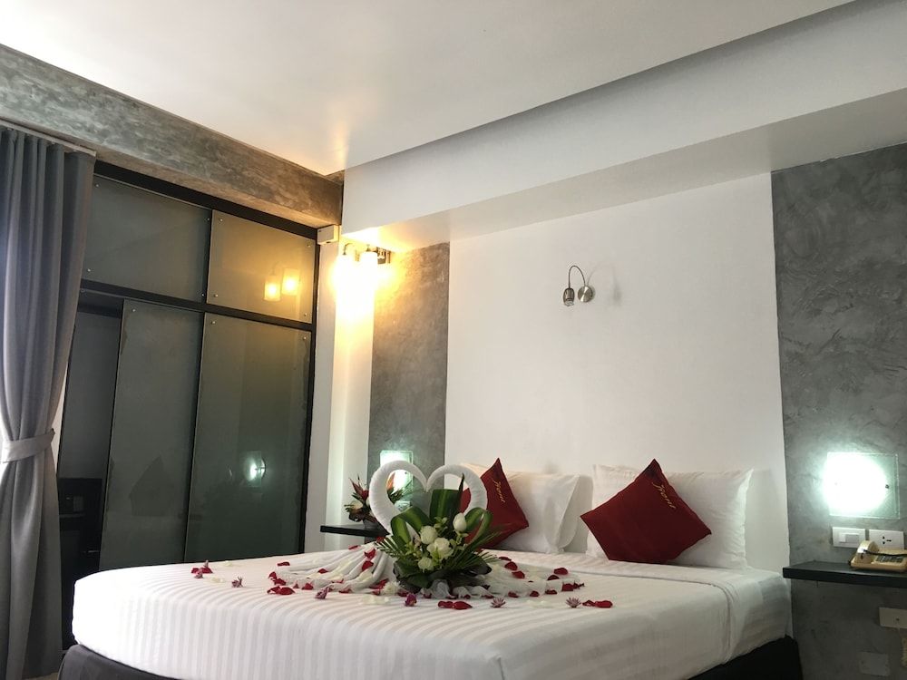 The Front Hotel and Apartment Standard Studio, 1 King Bed, City View 5