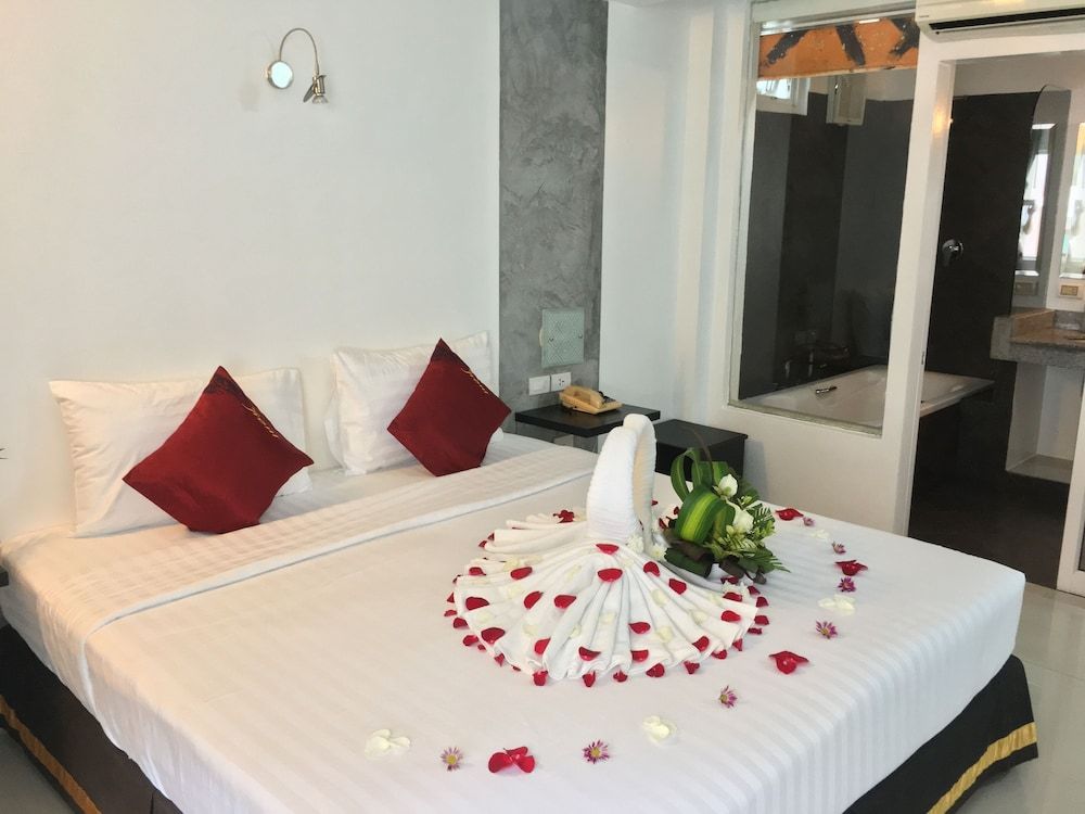 The Front Hotel and Apartment Standard Studio, 1 King Bed, City View 8