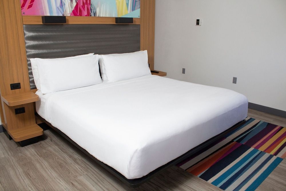 Aloft Miami Doral Room, 1 King Bed, Non Smoking