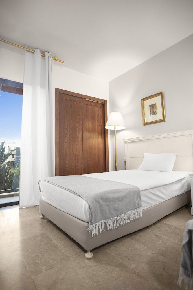 Grand Hotel Madaba Deluxe Twin Bed Room 5