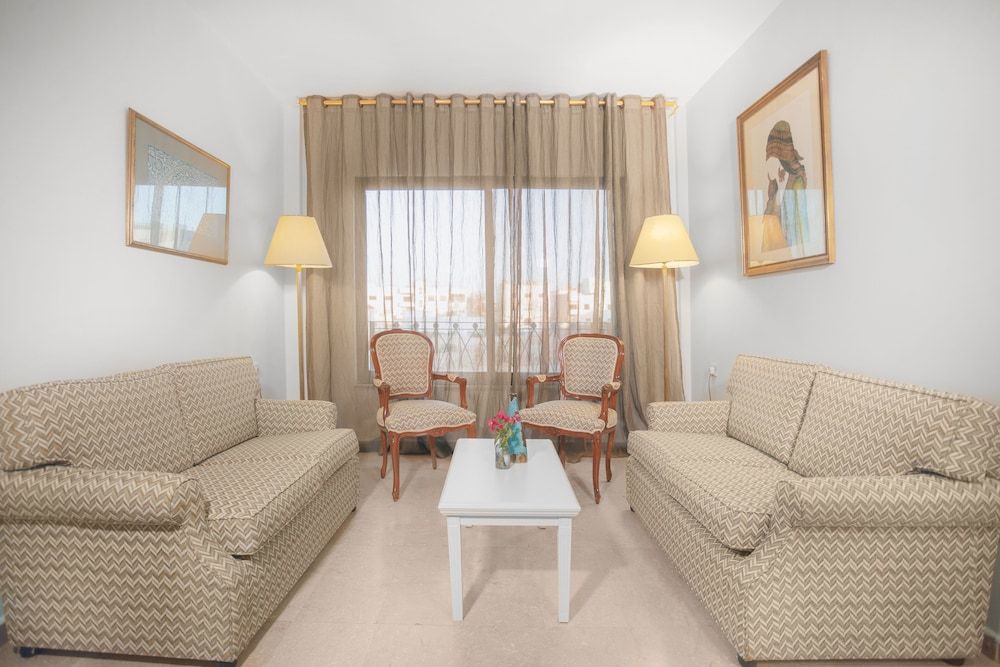 Grand Hotel Madaba Junior Studio Suite, Pool View 7