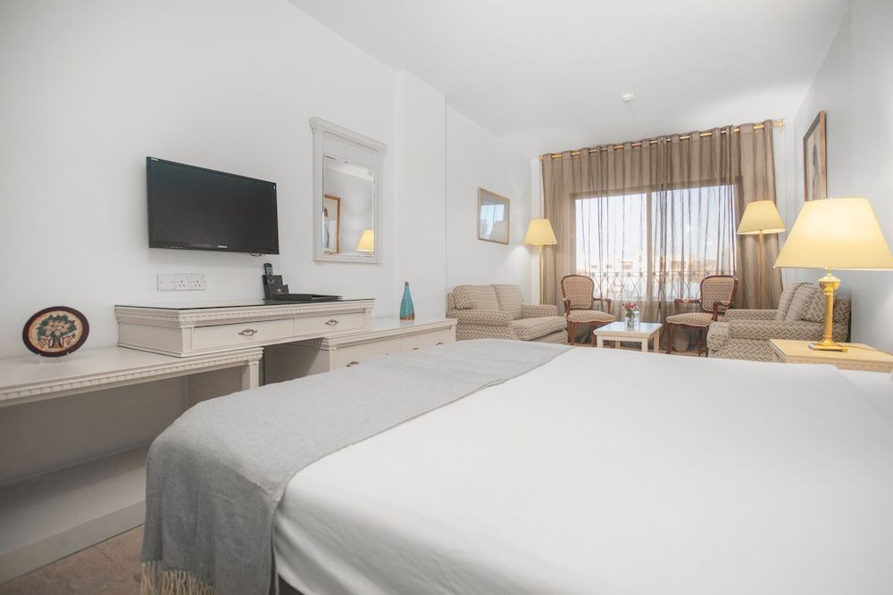 Grand Hotel Madaba Junior Studio Suite, Pool View