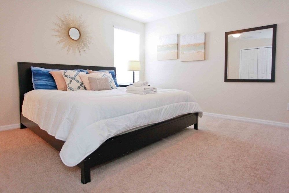 4563 Ada Lane 2596 4 Bedroom Townhouse by RedAwning Townhome, 4 Bedrooms 5