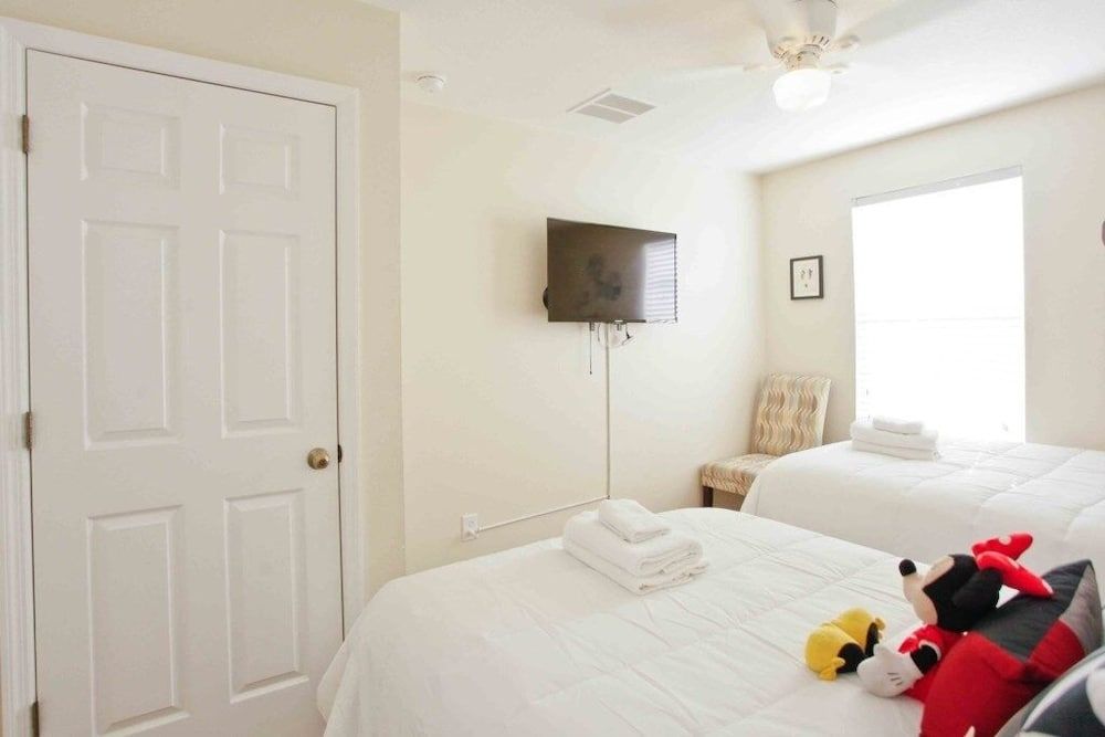 4563 Ada Lane 2596 4 Bedroom Townhouse by RedAwning Townhome, 4 Bedrooms 6