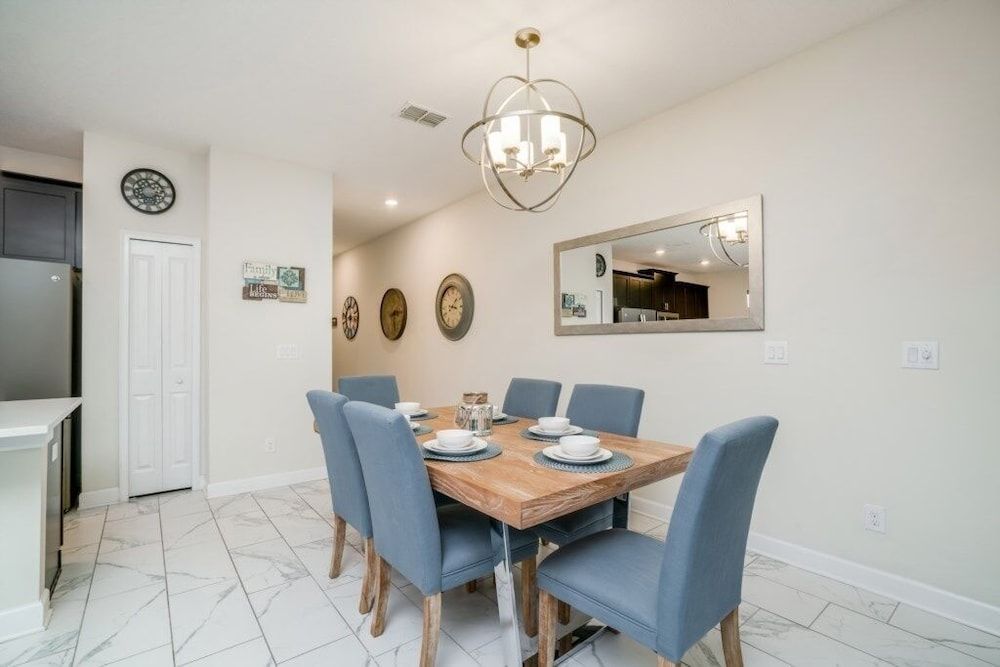 undefined 1566plunker 4 Bedroom Townhouse by RedAwning 7