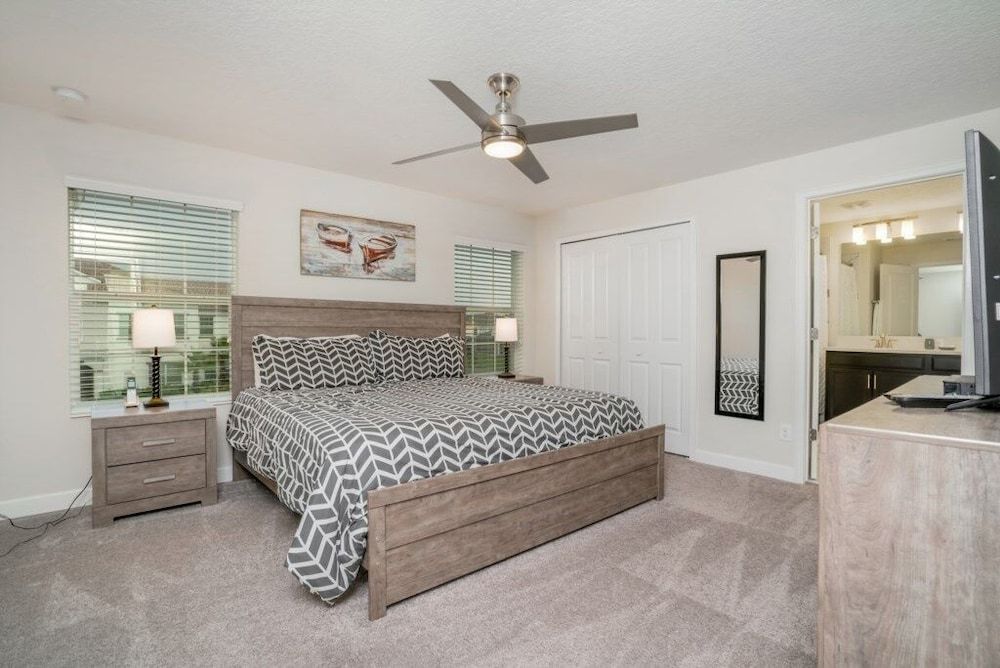 1566plunker 4 Bedroom Townhouse by RedAwning Townhome, 4 Bedrooms 3