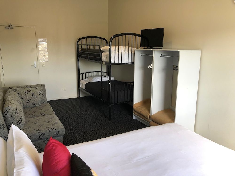 Silver Fern Lodge Standard room with shared bathroom