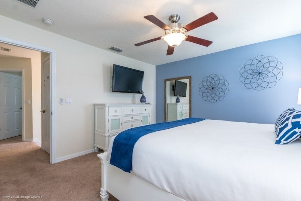 Bella Vidatown With Full Size Pool! 4 Bedroom Townhouse by RedAwning Townhome, 4 Bedrooms