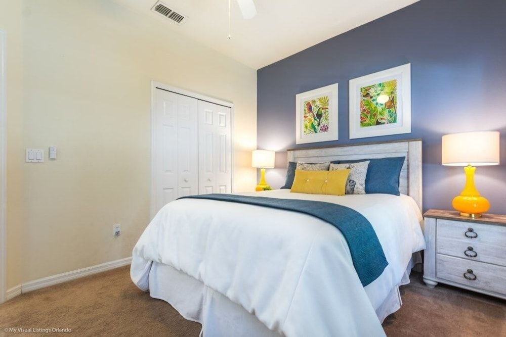 Bella Vidatown With Full Size Pool! 4 Bedroom Townhouse by RedAwning Townhome, 4 Bedrooms 3