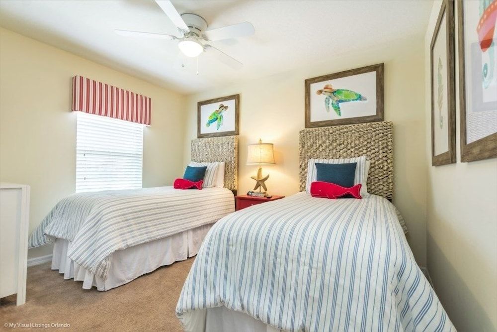 Bella Vidatown With Full Size Pool! 4 Bedroom Townhouse by RedAwning Townhome, 4 Bedrooms 5