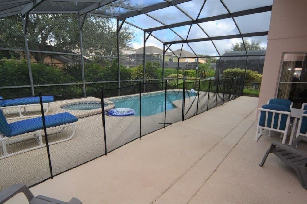 undefined Family-friendly Pool Home Spa Games Room 87217 3