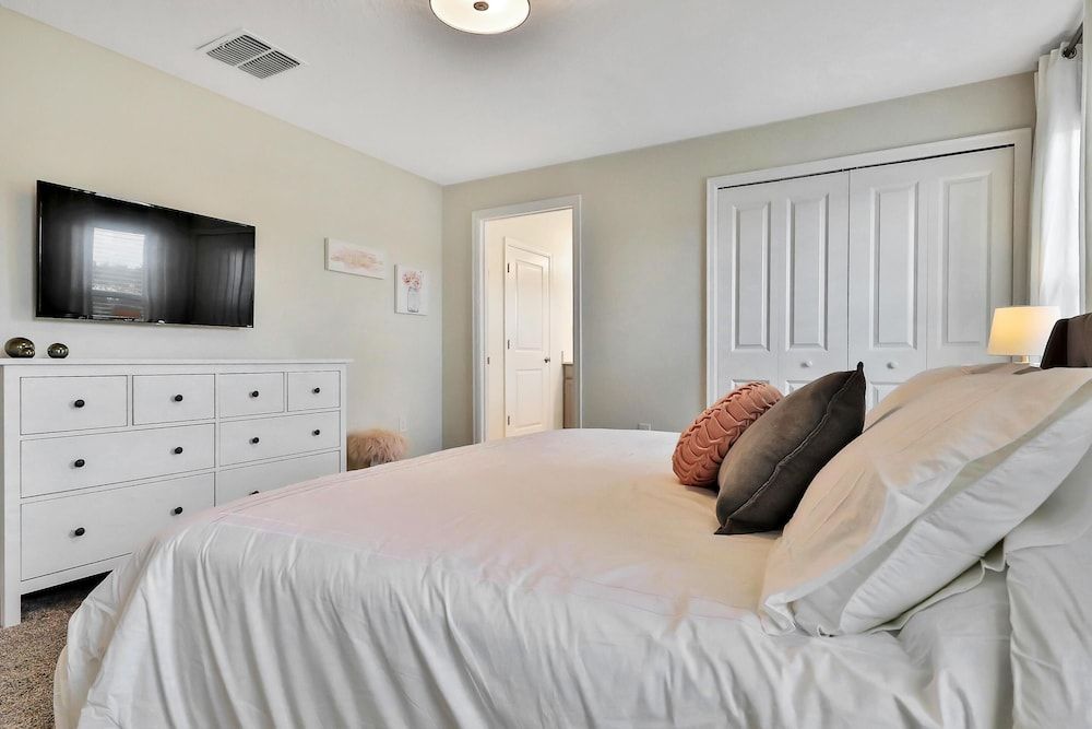 undefined 392 OC - 4BR Splendor: Private Pool 6