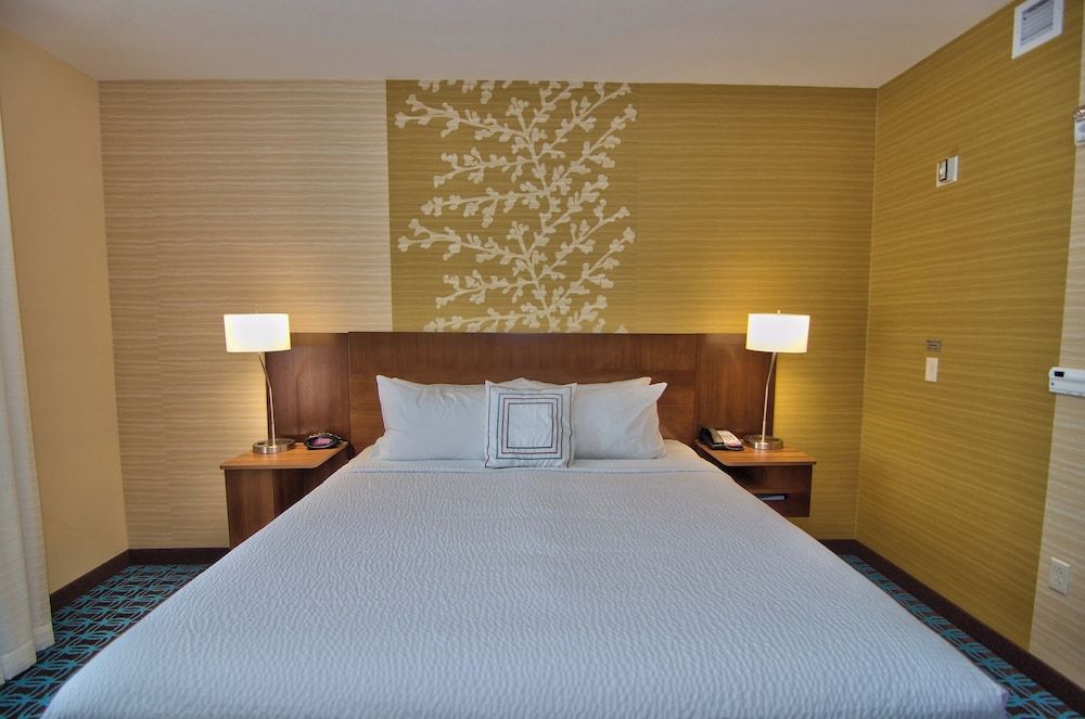 Room, 1 King Bed (Mobility/Hearing Access, Roll-In Shwr)