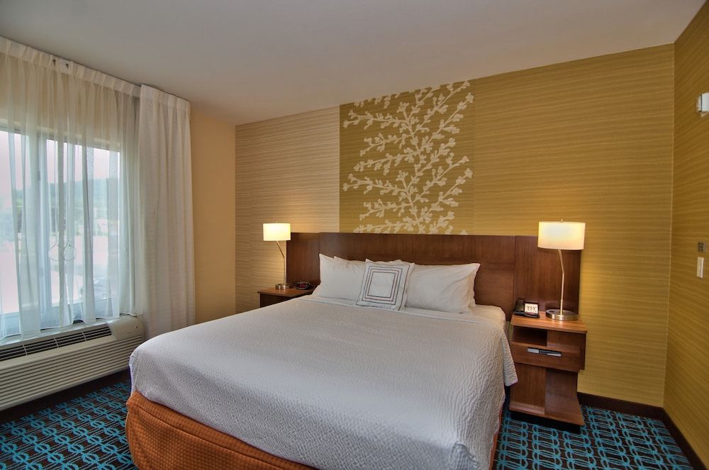 Room, 1 King Bed (Mobility/Hearing Access, Roll-In Shwr)
