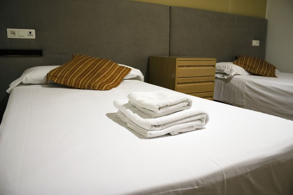Hostal Valdepeñas by Bossh Hotels Comfort Double or Twin Room 2
