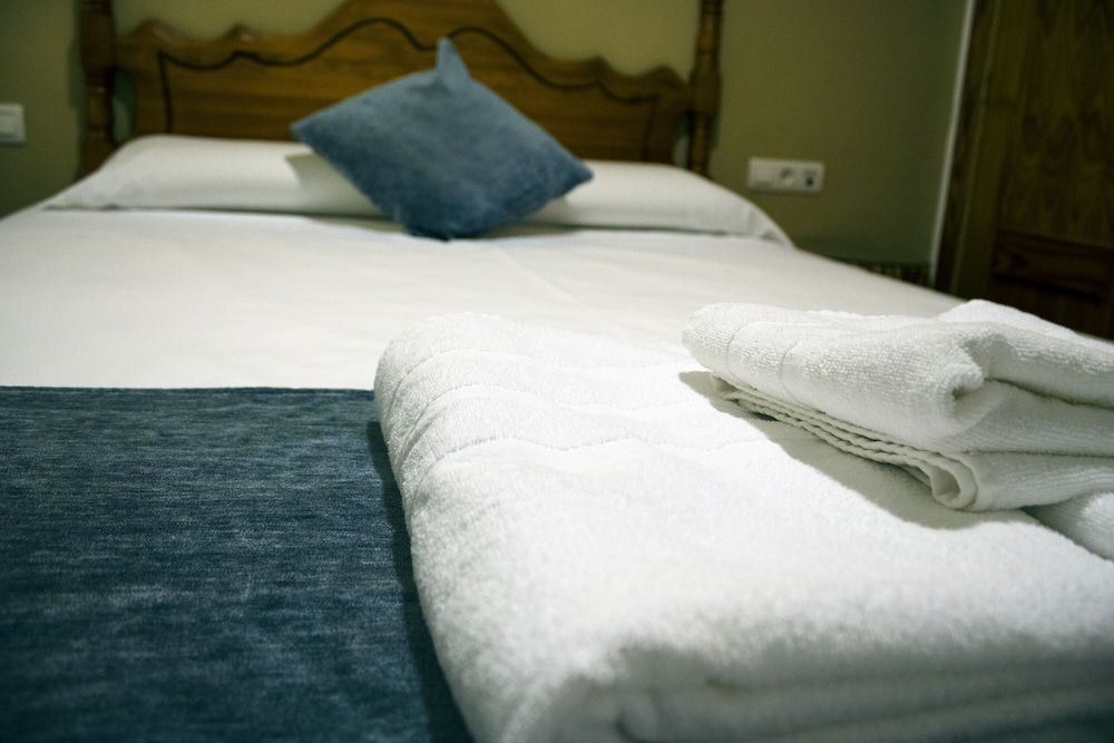 Hostal Valdepeñas by Bossh Hotels Double or Twin Room 5