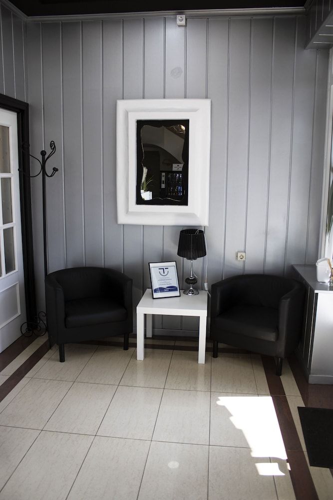 Hostal Valdepeñas by Bossh Hotels