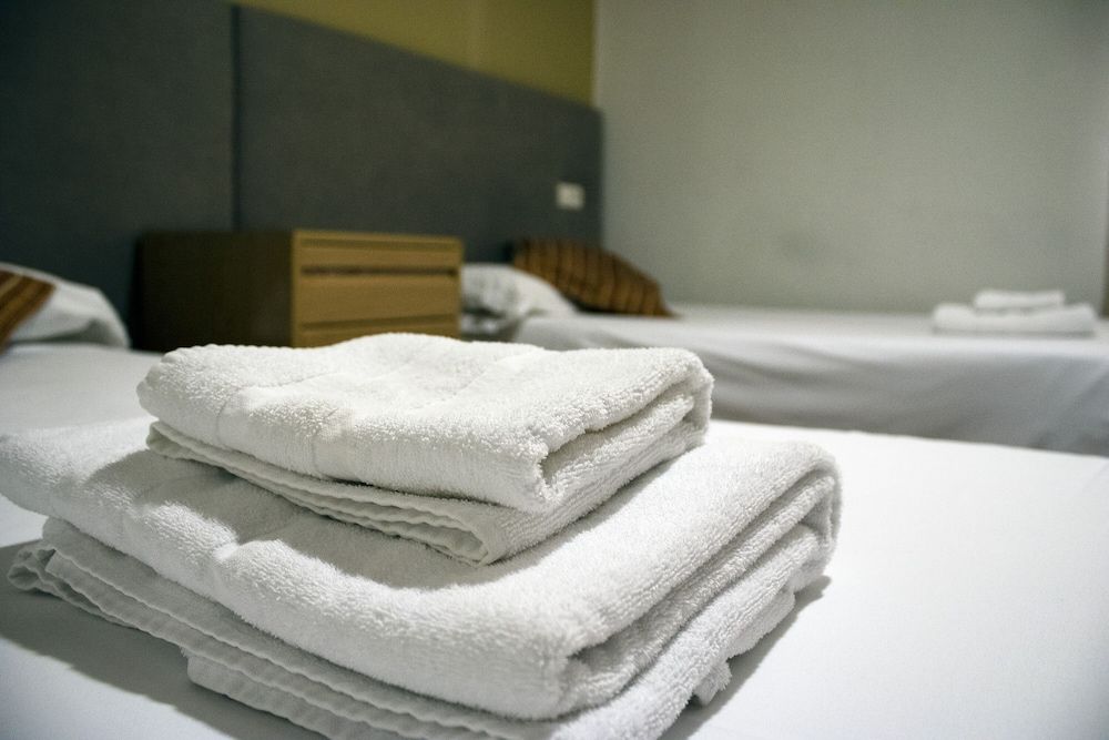 Hostal Valdepeñas by Bossh Hotels Comfort Double or Twin Room 5