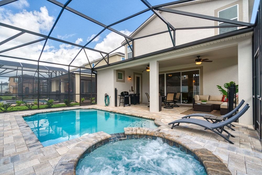House (Amazing - Solara 4 Bed 3 Bath with Po)