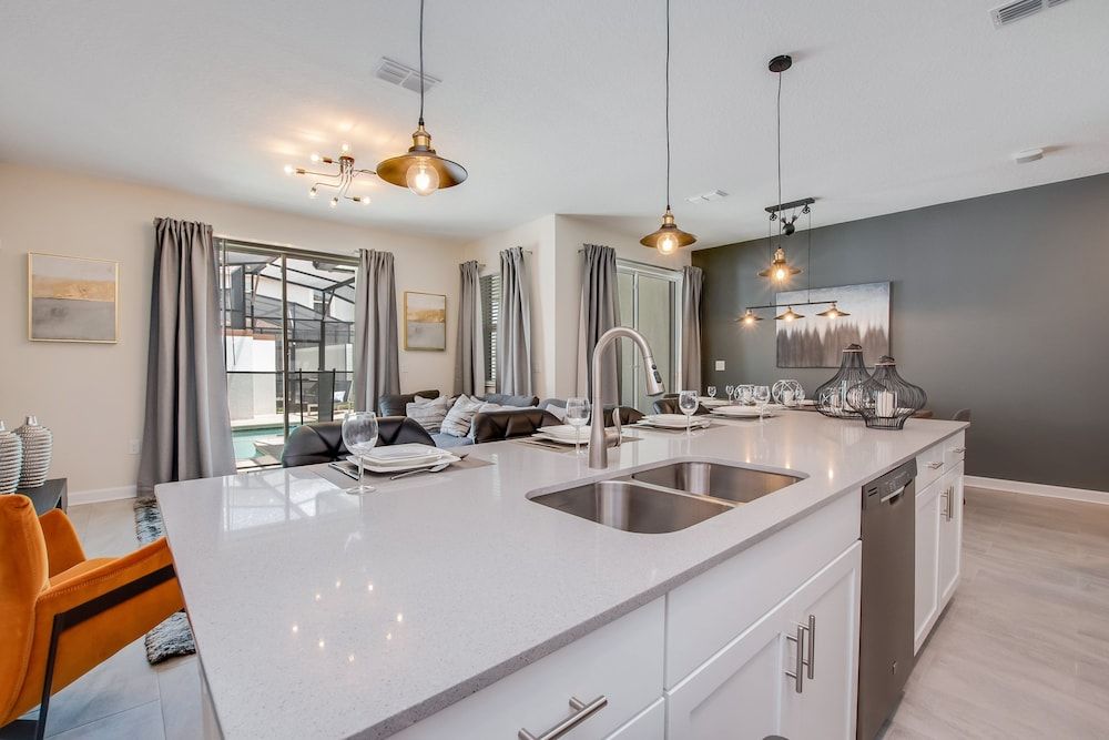 4 Bedroom Town Home with Pool House (4838LLANE) 12