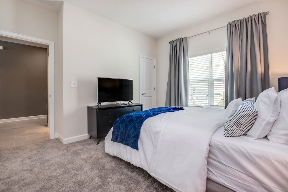 4 Bedroom Town Home with Pool House (4838LLANE) 39