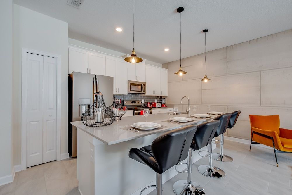 4 Bedroom Town Home with Pool House (4838LLANE) 10