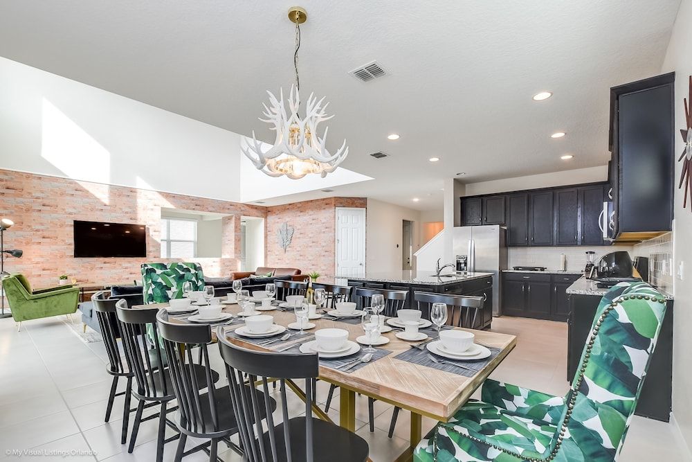 undefined Luxury 6 Bed Villa With Saltwater Pool & Spa 9