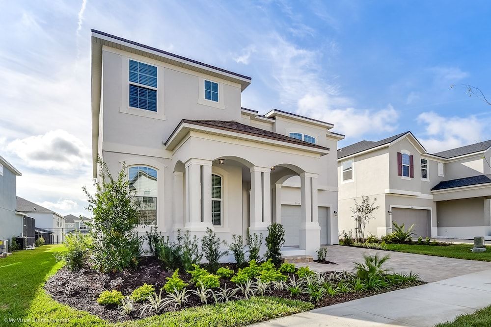 undefined Luxury 6 Bed Villa With Saltwater Pool & Spa 3