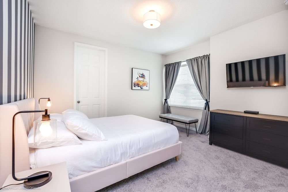 Luxury 6 Bed Villa With Saltwater Pool & Spa Villa 3