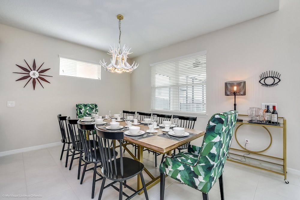 undefined Luxury 6 Bed Villa With Saltwater Pool & Spa 8