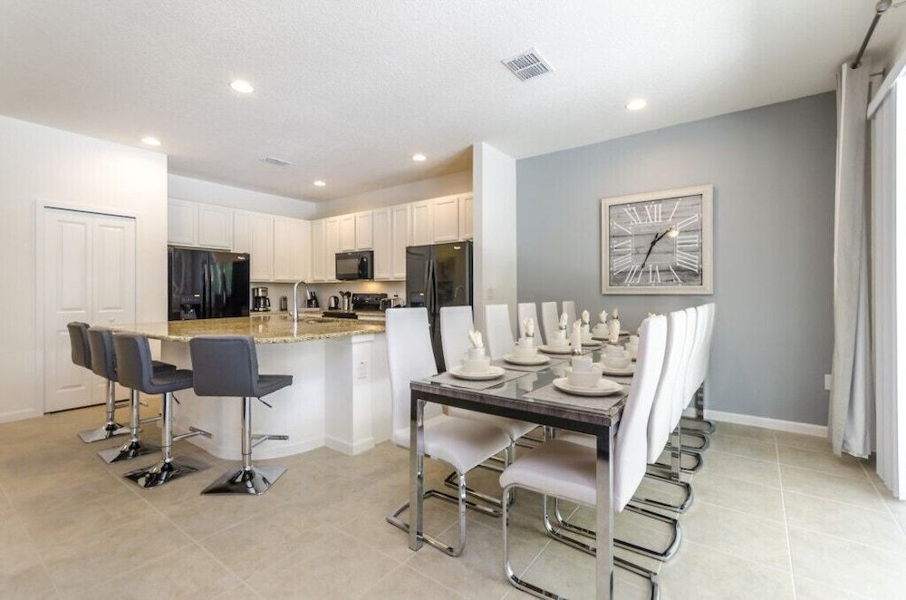 undefined 8 Bdrm 5 Bath Bella Vida Resort 2