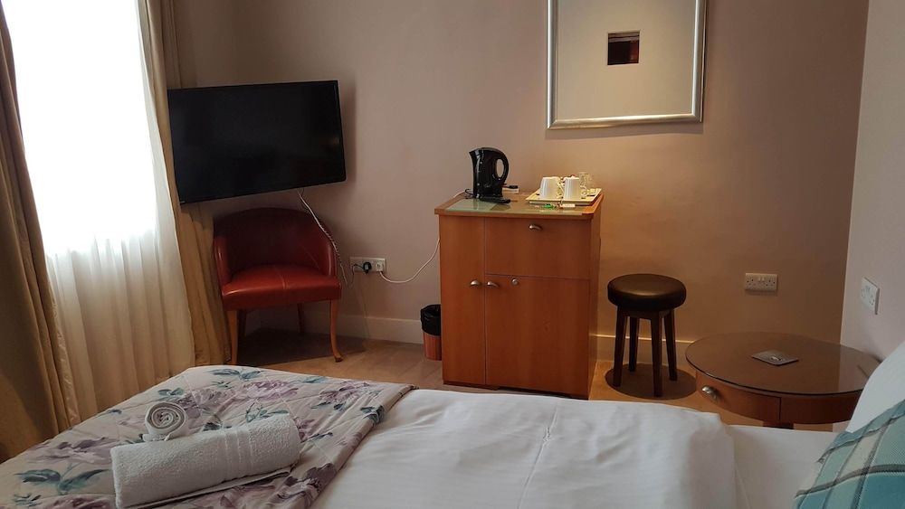 Antelope Inn Executive Double or Twin Room, Ensuite 8