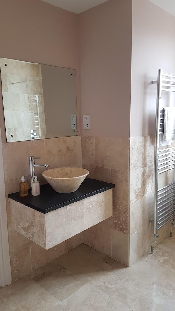 Antelope Inn Executive Double or Twin Room, Ensuite 9