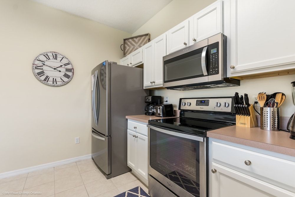 4 Bedroom Townhouse with Pool House (4 bed town home with full size pool C) 19