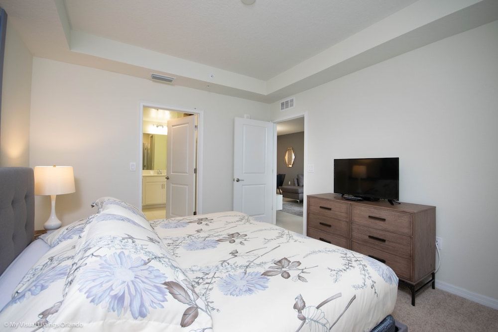 4714ct Amazing Story Lake Brand New Condo House (4714CT Amazing Story Lake Brand New C)