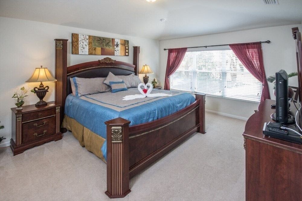 undefined Bella Villa 8