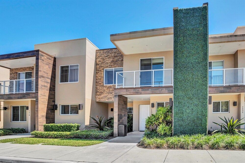 undefined Modern Magic Village Resort Townhouse 7620 6