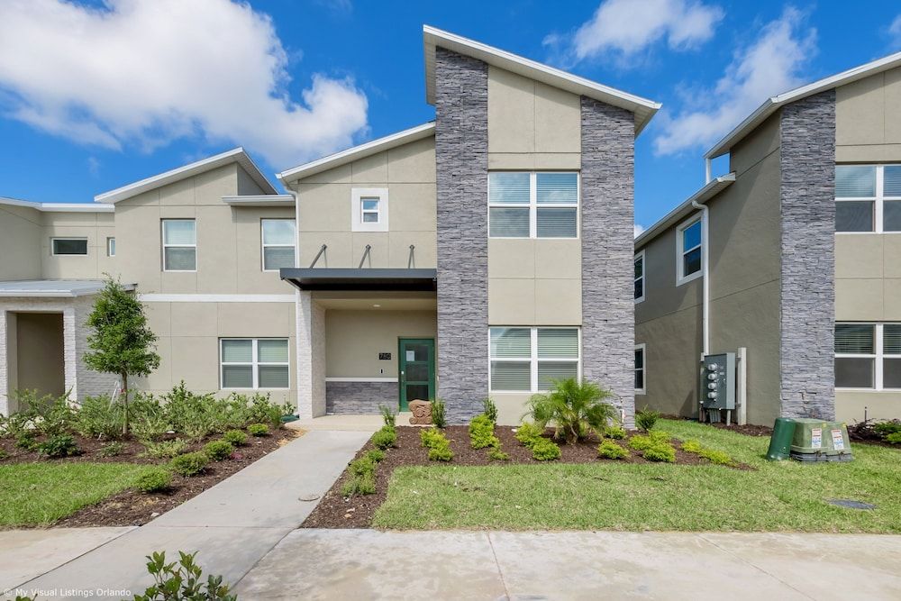 House (780PB Luxury Furnished 5 Bedroom 4 Ba)