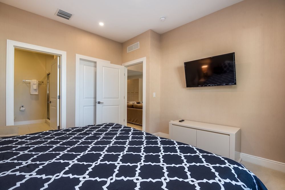 Magic Village Resort 4 Bdrm Townhome House (Magic Village Resort Property 2 Mins ) 20